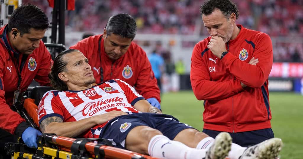 Oso González termina con molestias y Chivas teme otra baja ante Rayados
