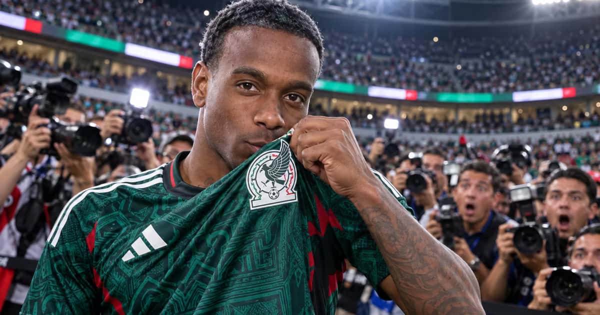 Helinho y la camiseta de México