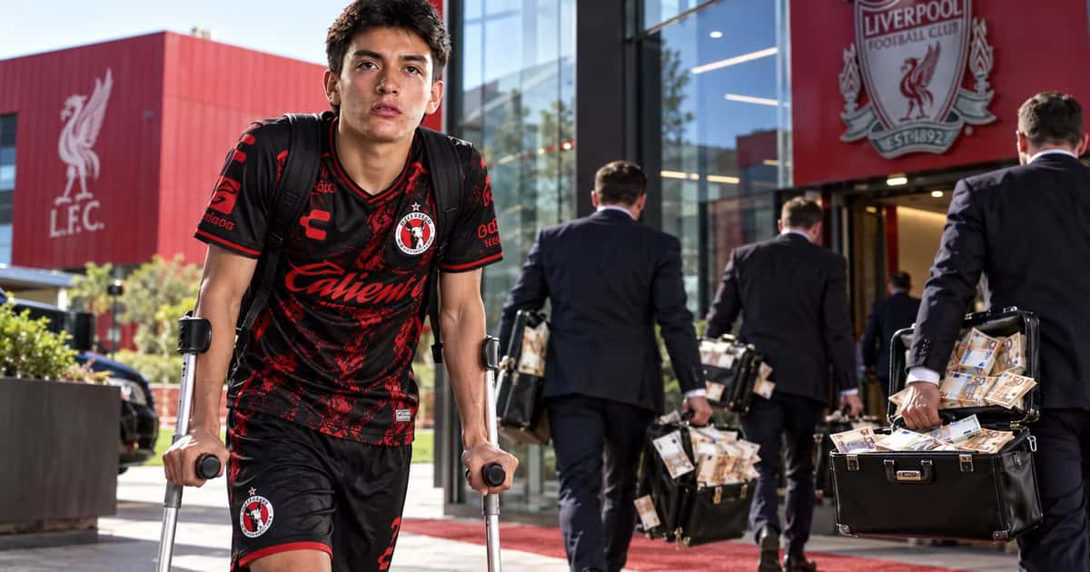 Gilberto Mora llegando a Liverpool