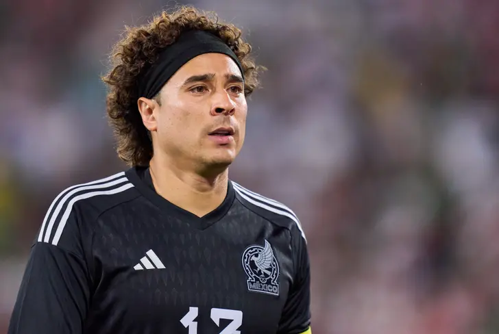Guillermo Ochoa rompería la marca de seis mundiales como jugador profesional