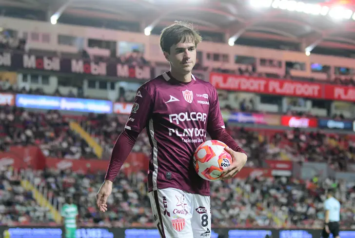 El jugador argentino espera que se libere una plaza de NFM.