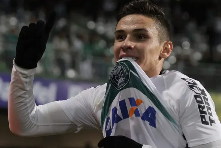 Veiga en sus inicios como parte del Coritiba de Brasil.