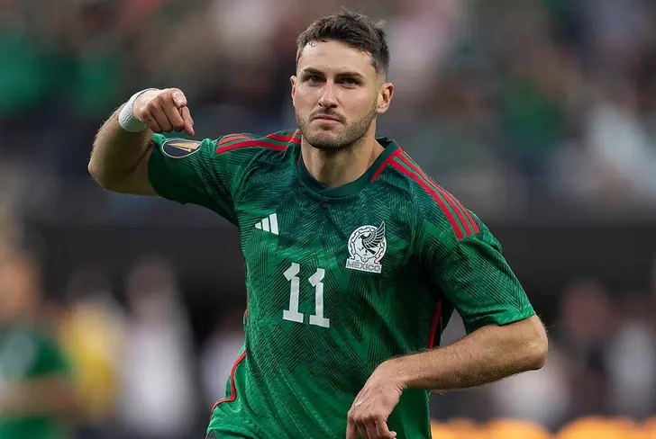 Santiago Giménez buscará jugar su primer Mundial tras quedar fuera de Qatar 2022