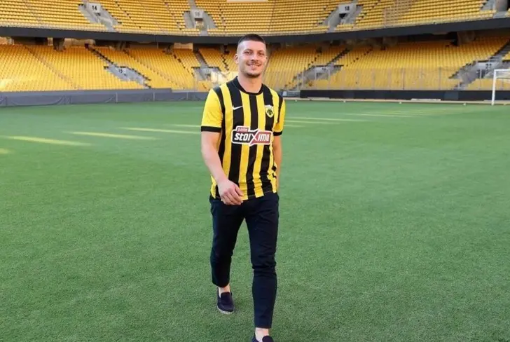 Luka Jović tras llegar al AEK Atenas