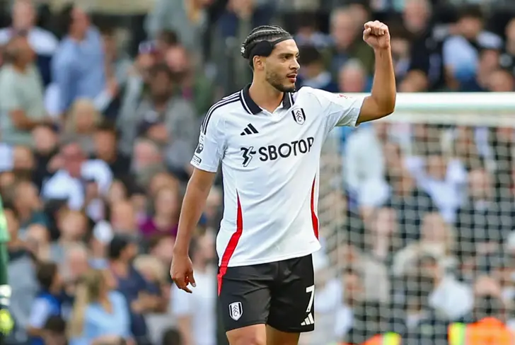 Raúl Jiménez registra 10 goles en la temporada con los Cottagers