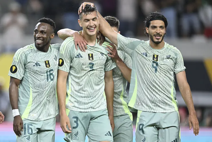 Montes también es clave en la Selección Mexicana.