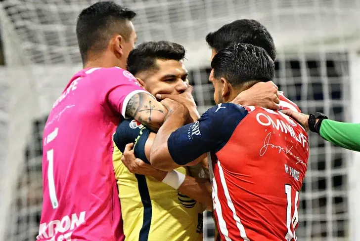 César Ramos se ha visto envuelto en varias polémicas.