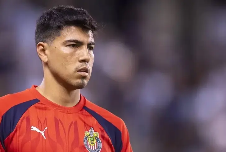 Erick Gutiérrez sigue sin entrar en planes de Chivas a pesar de la lesión de Luis Romo