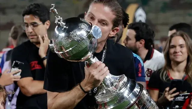 Filipe Luis tras levantar la Copa Libertadores&nbsp;