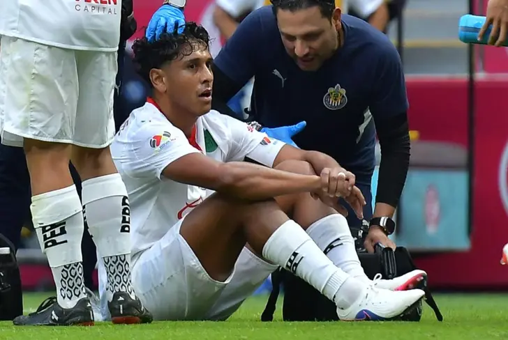 Luis Romo salió lesionado ante Toluca al minuto 37