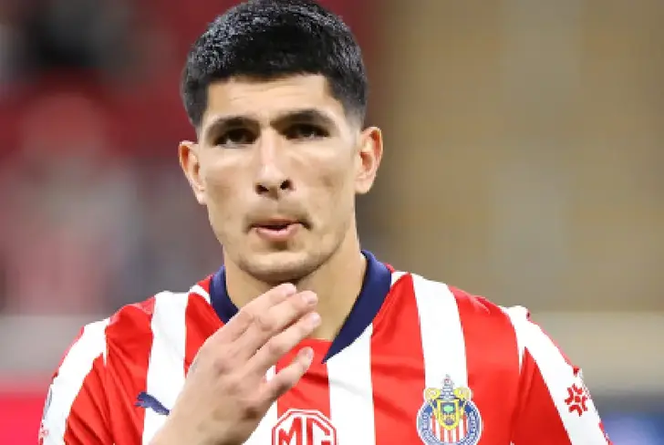 Miguel Tapias comienza a sonar como una de las posibles bajas de Chivas para el verano