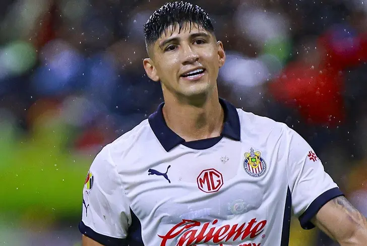Alan Pulido se encuentra en negociaciones con Rayados