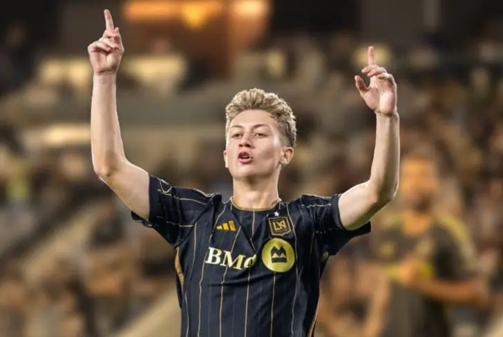 El joven futbolista tiene apenas 22 años