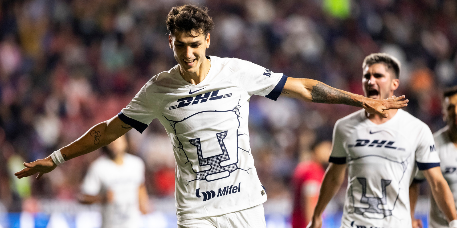 Dinenno en partido. Foto: Pumas