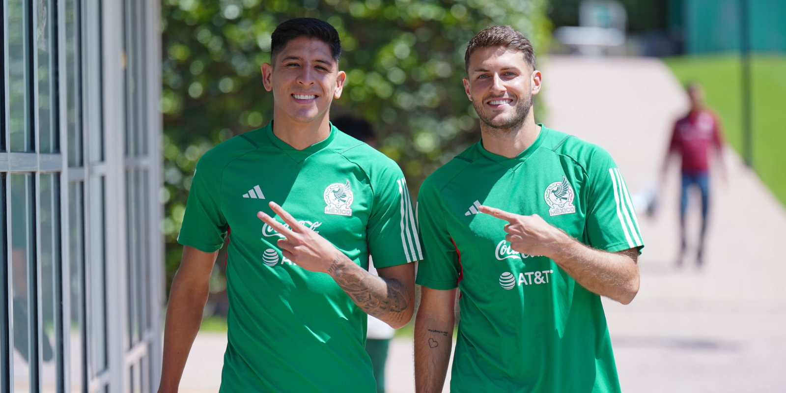 Santiago Giménez y Edson Álvarez