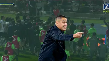 Fondo tomado de TV Azteca, con Juárez al frente