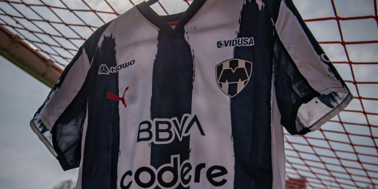 Jersey en portería. Foto: Rayados